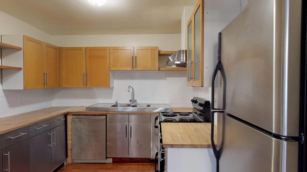 Building Photo - 1641 10th Ave E