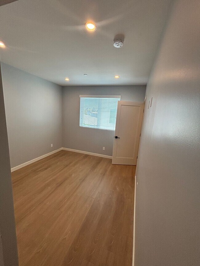 Building Photo - Beautiful 2 bed 1 bath modern apartment in Del Rey, Culver City adjacent