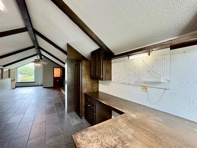 Building Photo - 3604 Jim Robison Dr