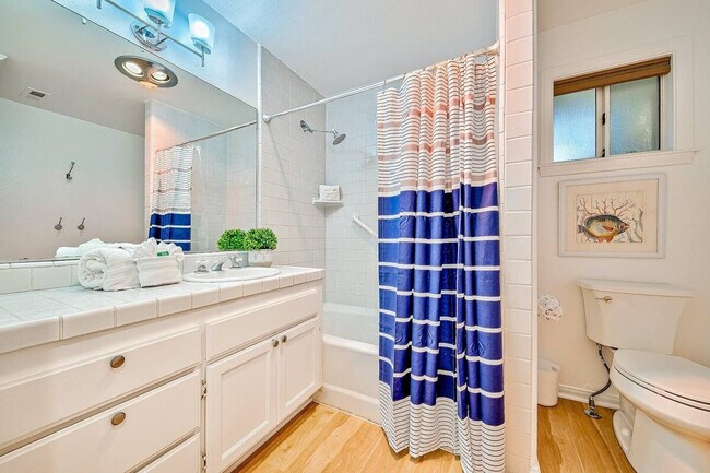 Building Photo - 1185 Tamarack Ave