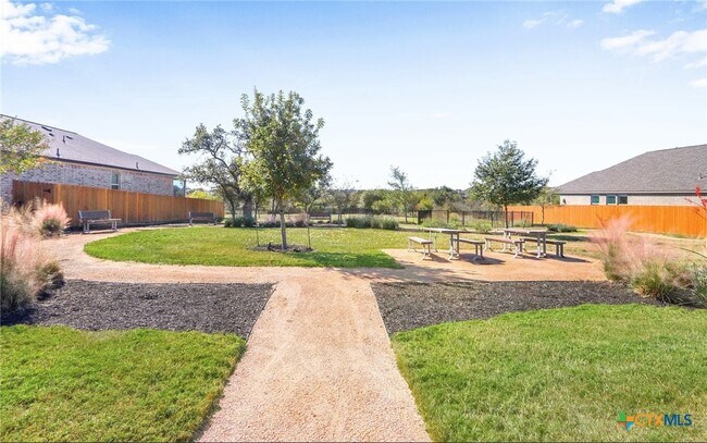 Building Photo - 1642 Ranch House
