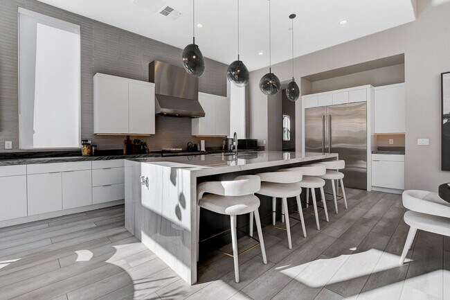 Building Photo - Mesa Ridge Luxury Oasis Feathertop