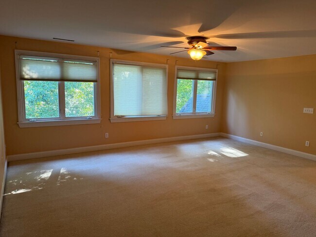Building Photo - Luxury Living: 4 Bedroom home in Chapel Hill w/ spacious interior | 2 Year Lease Term