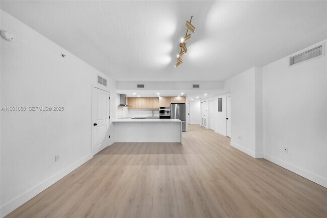 Building Photo - 170 SE 14th St