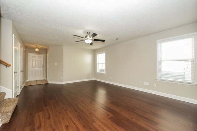 Building Photo - 1516 Beaconcrest Cir