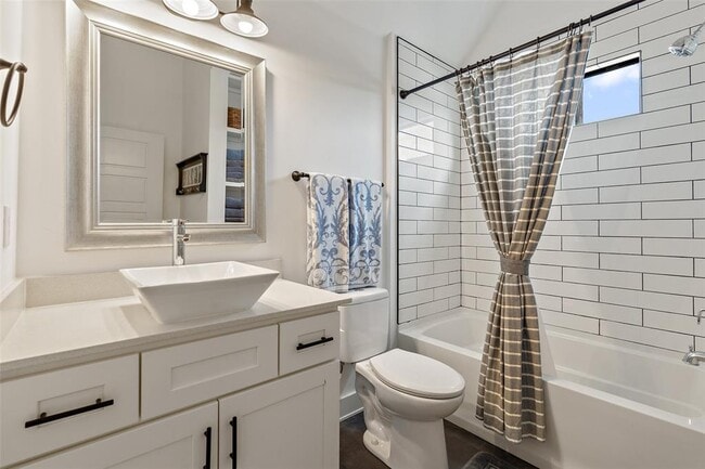 Building Photo - 2917 E 13th St