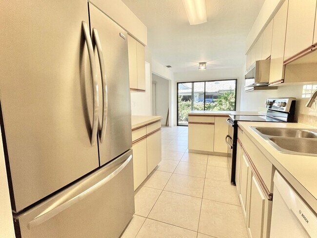 Building Photo - Unfurnished 2 BR condo Annual Rental in Ti...