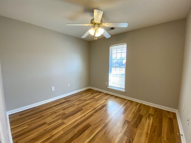 Building Photo - 3 bed, 2 bath in Hernando