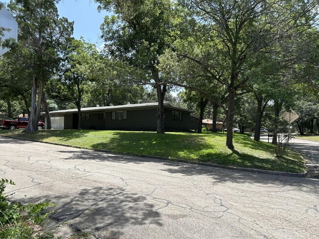 Building Photo - Charming 3-Bedroom Haven with 2 Baths and Spacious 1900 sq ft Layout in Waco!