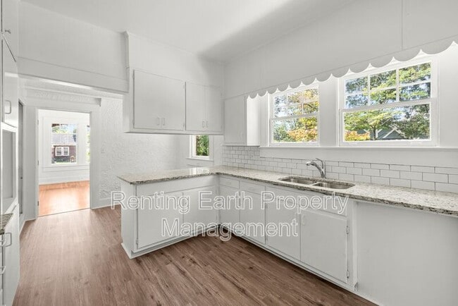 Building Photo - 1526 42nd St Ensley
