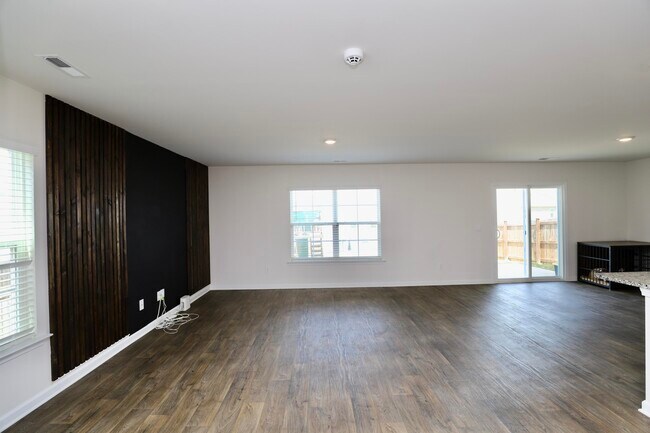 Building Photo - 352 Sandbach Rd