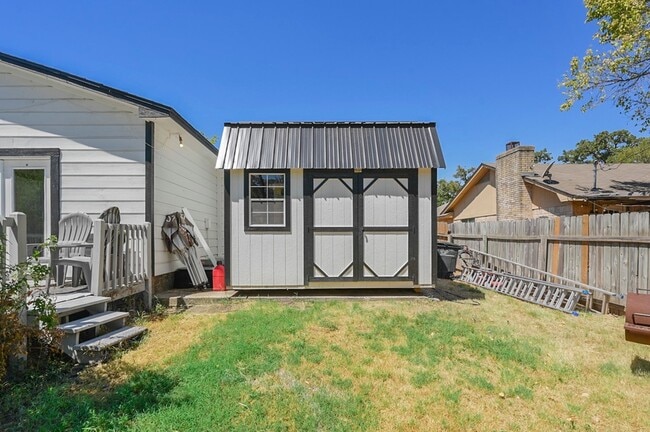 Building Photo - 3015 Adrienne Dr