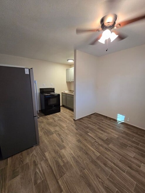 Building Photo - 624 E Roosevelt Ave