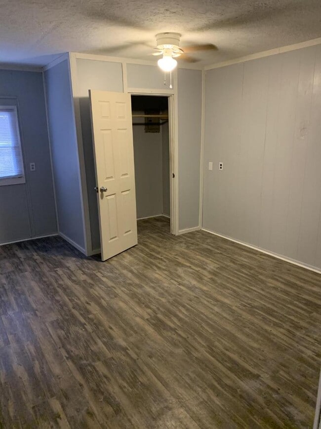 Building Photo - 512 Morrison Ave