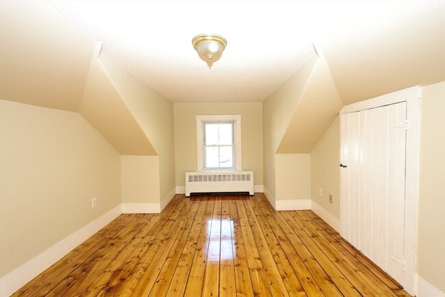 Building Photo - 354 Pond St