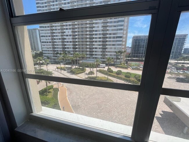 Building Photo - 1965 S Ocean Dr