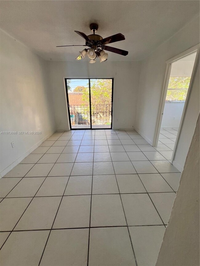 Building Photo - 608 SW 15th Ave