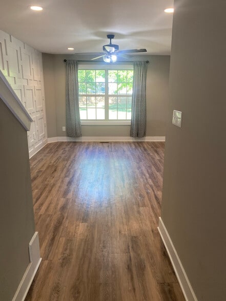 Building Photo - 414 Oak St