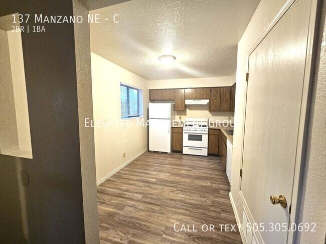 Building Photo - 137 Manzano St NE