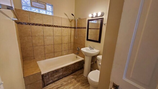 Building Photo - Remodeled Riverwest 3 Bedroom + Office Upp...
