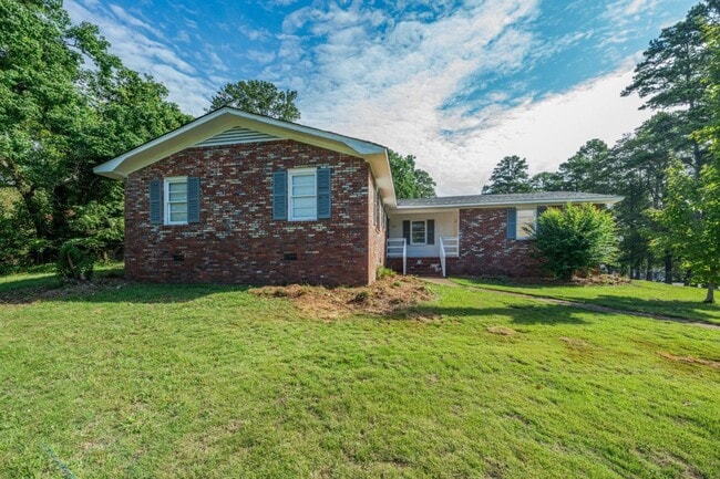 Primary Photo - Comfort & Convenience in Northport – 4BR H...