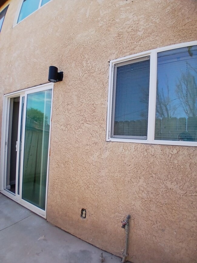 Building Photo - 305 N Lake Ave