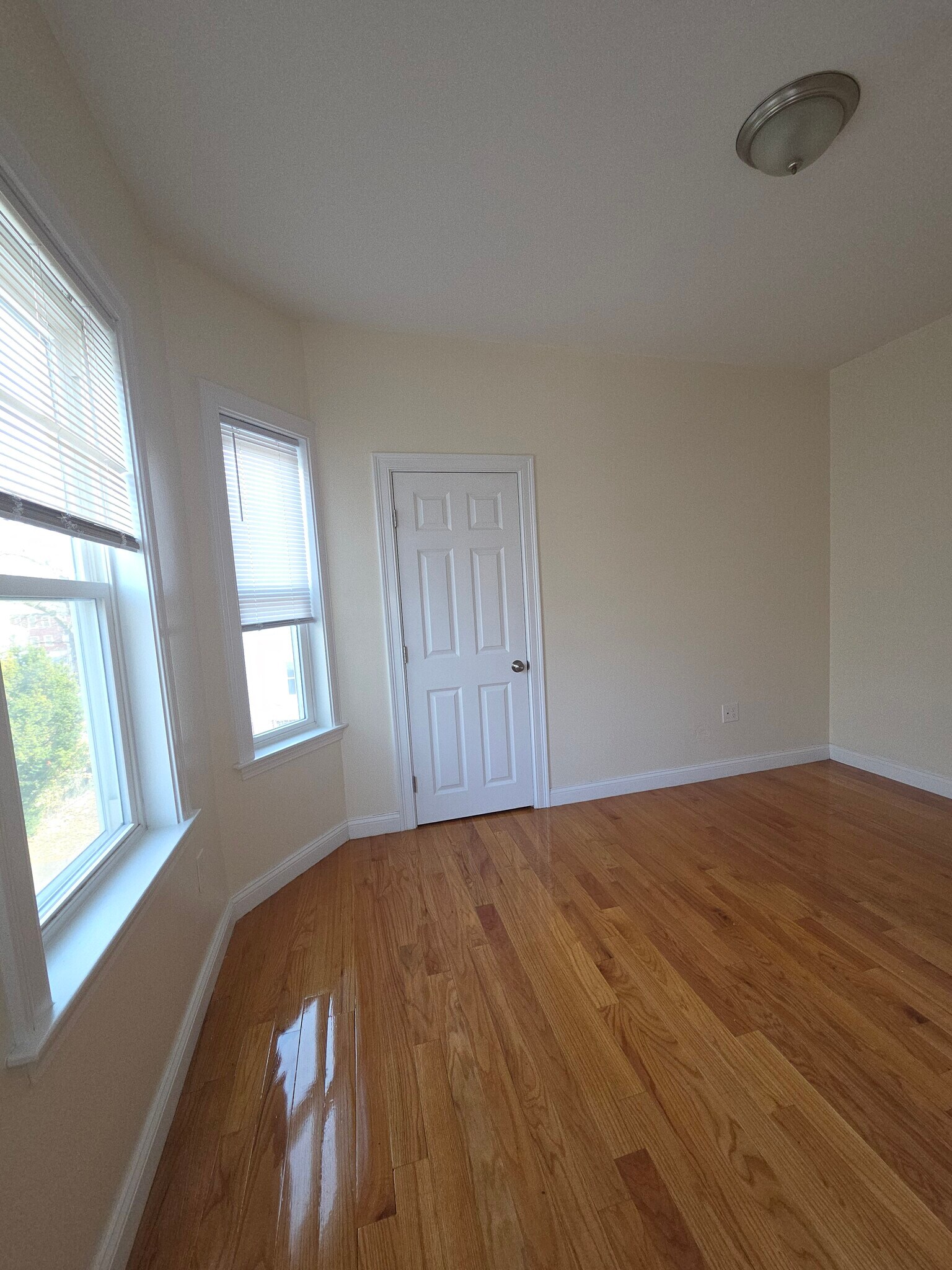 Building Photo - 92 Lucerne St