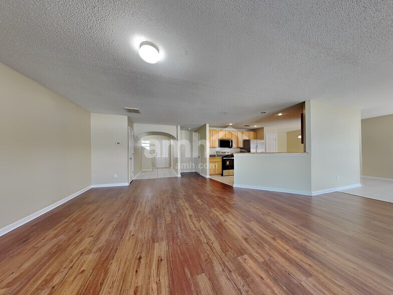 Building Photo - 210 Flat Rock Ter