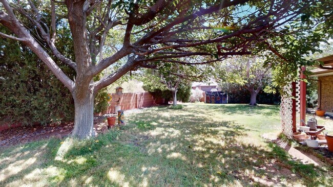 Building Photo - Fully Furnished 3 Bedroom Rental