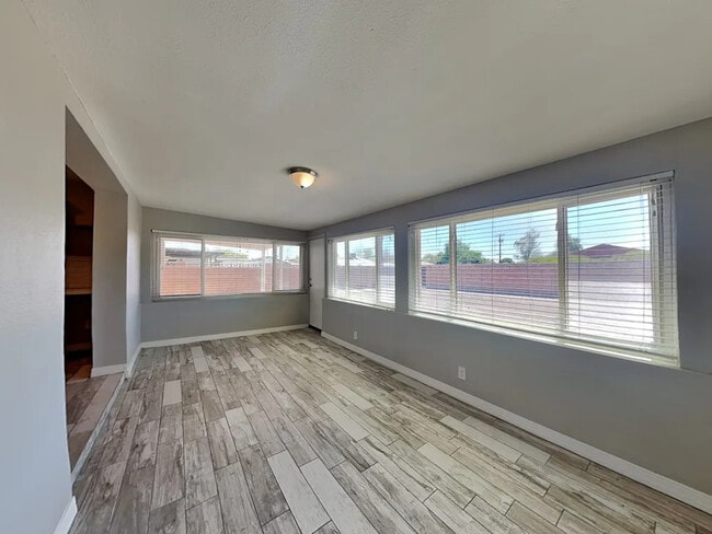 Building Photo - 7326 E Palm Ln