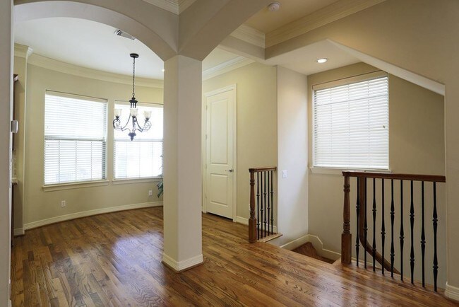 Building Photo - 2822 Helena St