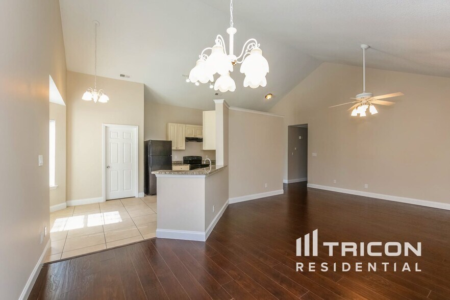 Building Photo - 3226 Twin Falls Ln