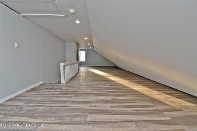 Building Photo - 198 Grove St