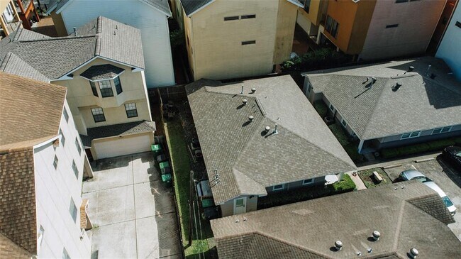 Building Photo - 4405 Marina St