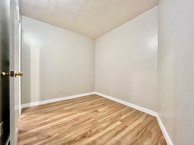 Building Photo - Spacious Three Bedroom Home in Muskegon