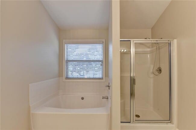 Building Photo - 522 Suwanee Oaks Dr NE