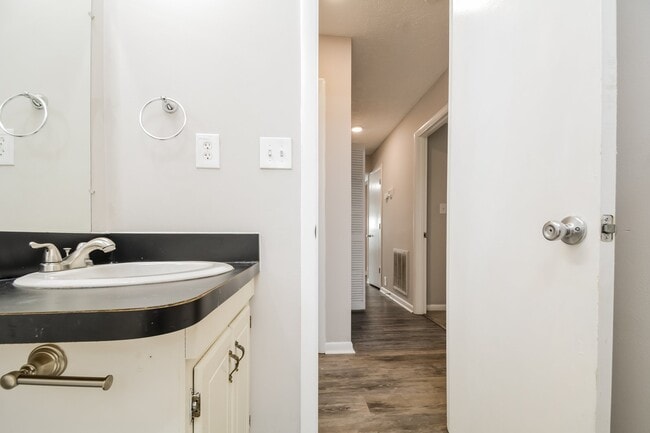 Building Photo - 1609 Hickoryridge Ct