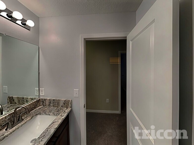 Building Photo - 1609 Redmond Brook Ln