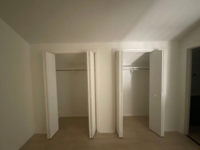 Building Photo - Newly renovated 2Bedroom 2 Bath Condo