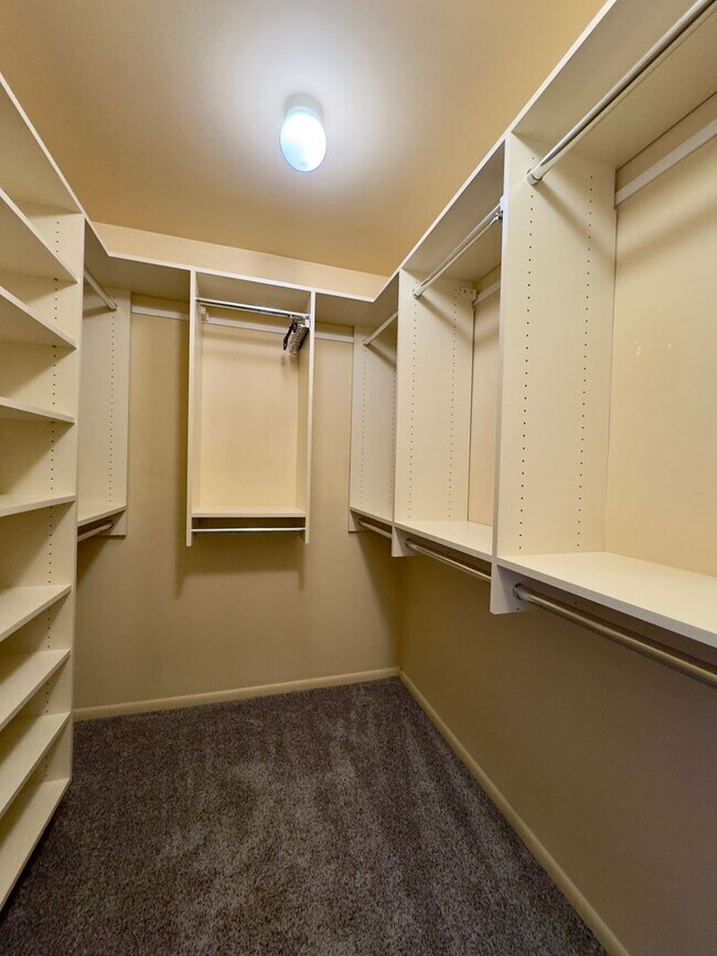 Building Photo - Charming 2 Bedroom/1 Bathroom Apartment in Mt Washington, MD!