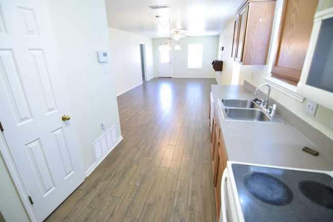 Building Photo - 900 Concho St