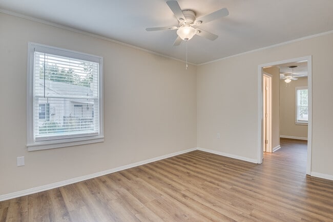 Building Photo - 103 Smallridge St