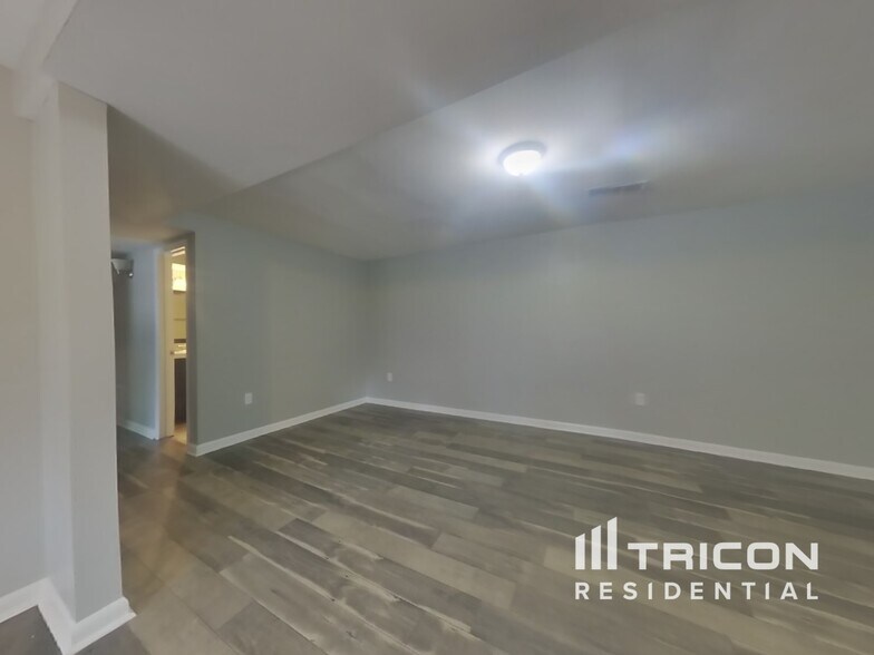 Building Photo - 3908 Granville Pl