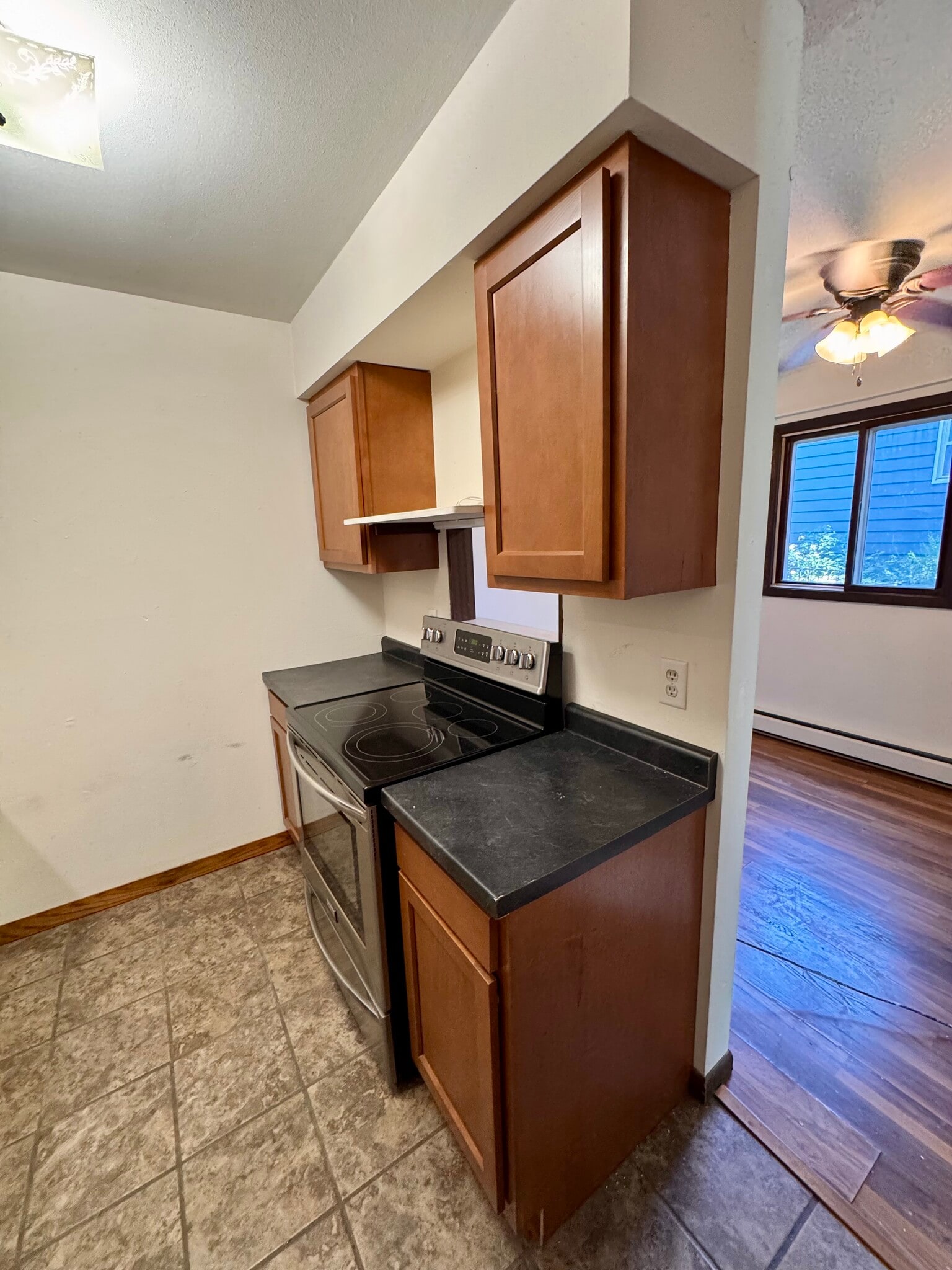 Building Photo - 604 Bartels St