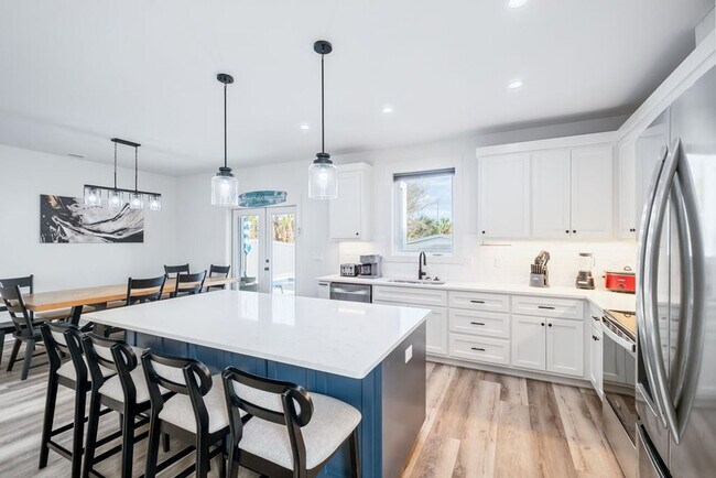 Building Photo - 238 Oleander Dr