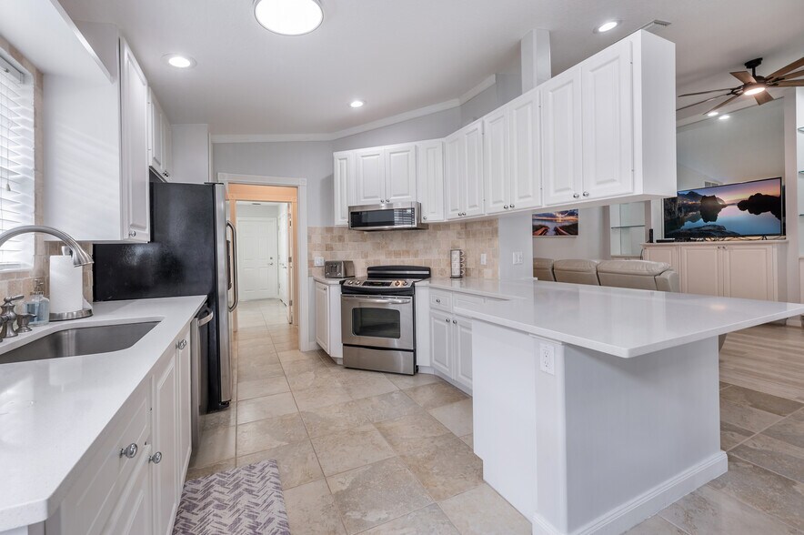 Building Photo - 7221 Bellini Way