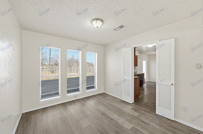 Building Photo - 911 Wellridge Dr