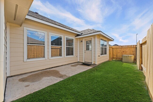 Building Photo - 15107 Summer Sunset Dr