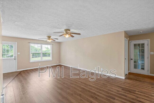 Building Photo - 114 Gleaves Ln