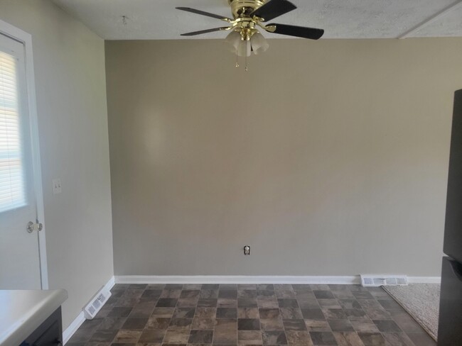 Building Photo - 3351 Moundview Ct